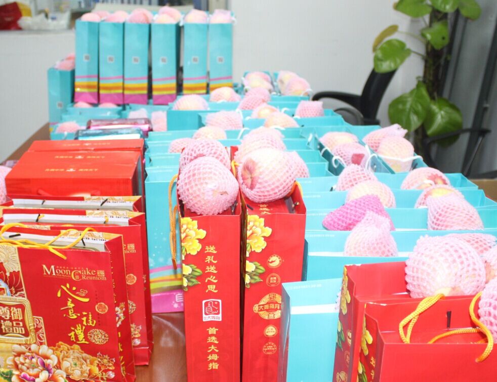 喇叭廠家發(fā)放的月餅